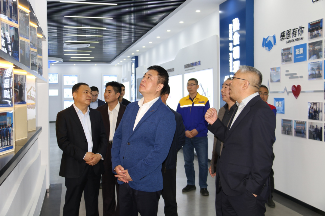 青島市政協(xié)副主席、市工商聯(lián)主席崔作一行蒞臨銳智股份調(diào)研考察