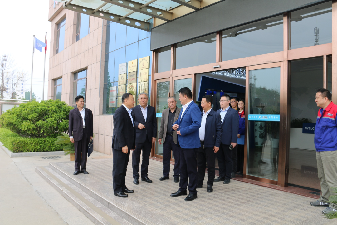 青島市政協(xié)副主席、市工商聯(lián)主席崔作一行蒞臨銳智股份調(diào)研考察